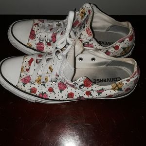 Womens converse sneakers !